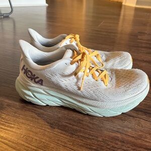 Hoka Clifton 8
